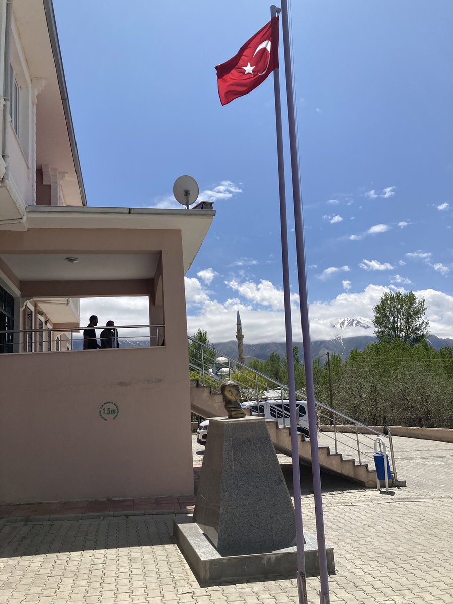 ProgIntl's tweet image. 🇹🇷 The @ProgIntl has visited three more polling stations in the past hour, each with 3 to 4 military officers stationed outside. People we spoke to report substantial turnout and confidence in the voting process.