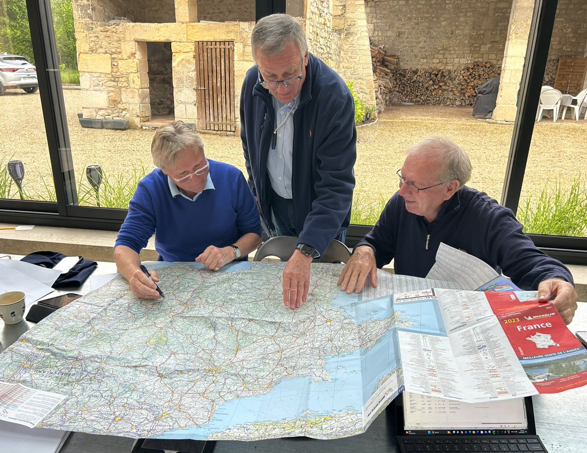 A lot of experience in this shot but it’s a surprise they’re not aware of Google Maps <a href="/Deburghequine/">De Burgh Equine</a> <a href="/MartinBuick/">Martin Buick</a> <a href="/OTIRacing/">OTI Racing</a>