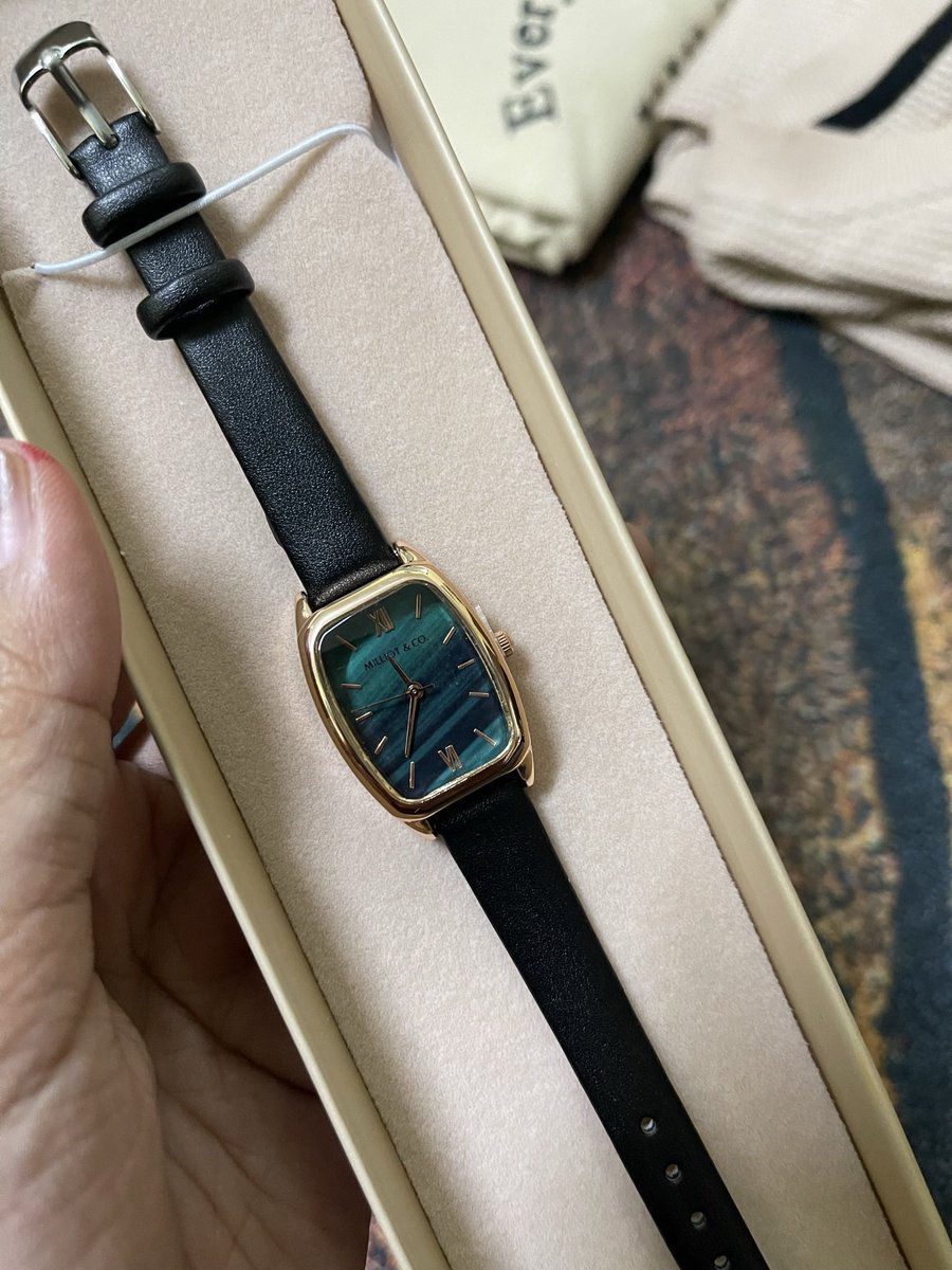 Rasa macam nak bagi 2 orang jam cantik ni 🥺

Just rt this tweet &amp; pinned tweet je. Jangan lupa follow oki! 

17/5 kita annouce. Good luck 🫶🏼