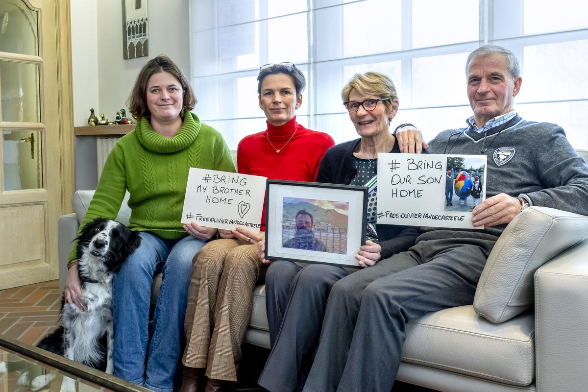 KristinHelene's tweet photo. #MothersDay
A place at the table at the residence of Annie Vandecasteele, Olivier's mother, has been empty for #445Days.
@alexanderdecroo @hadjalahbib @VincentVQ
#FreeOlivierVandecasteele
Reunite a wonderful family.
#BringOlivierHOME https://t.co/9QekyufBDg