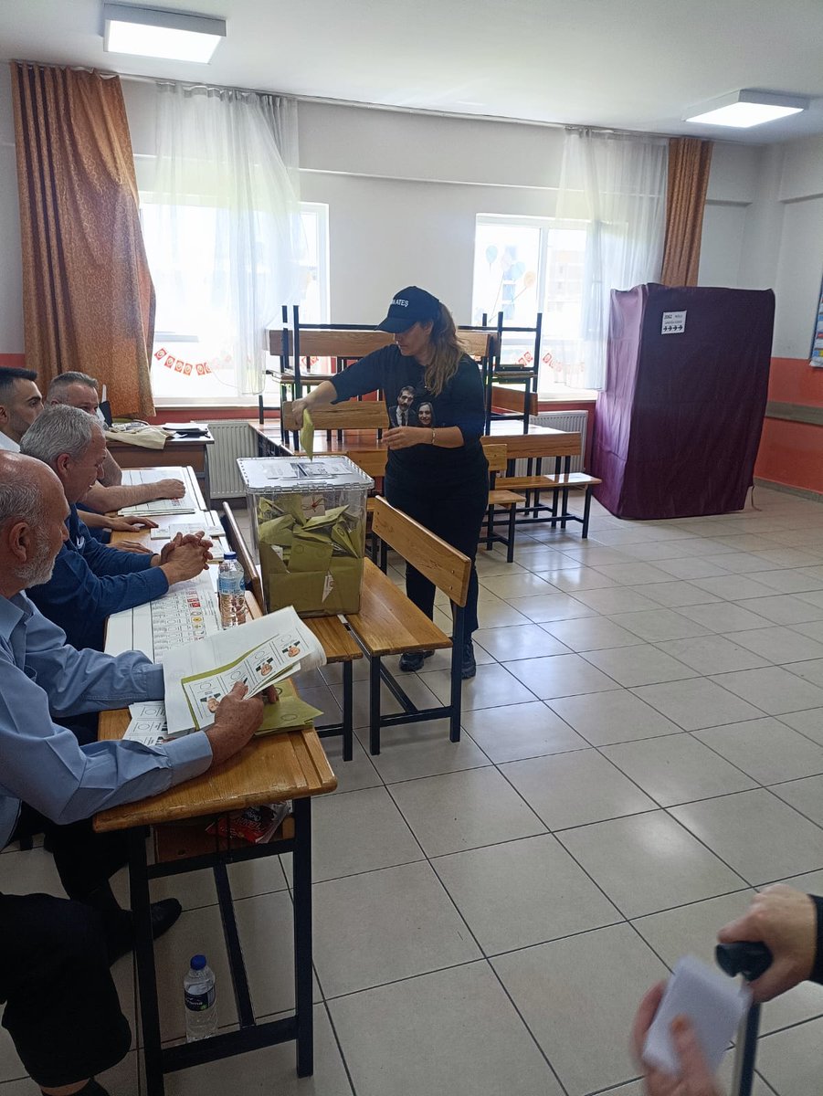 selmaateskazanc's tweet photo. Gururunu kimse ezemeyecek, aleyhinde kimse yazamayacak.

Sen tasalanma şehidim.

Senin İçin Kullandım Oyumu kardeşim.

Adalet yerini Bulsun İsterse Kıyamet Kopsun.

#SinanATESicinAdalet https://t.co/6wxBi7YJim