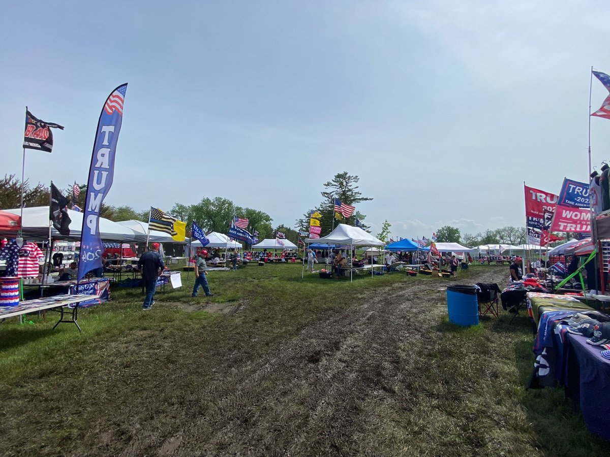 CoffeyTimeNews's tweet photo. Trump didn’t cancel his rally in Iowa yesterday due to bad weather 

He cancelled it because nobody showed up https://t.co/UQW0NbIFTm