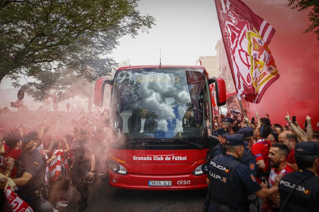 Juntos #𝙀𝙩𝙚𝙧𝙣𝙖𝙇𝙪𝙘𝙝𝙖 🇦🇹

❤️🤍 <a href="/GranadaCF/">Granada CF ❤️⚪️</a>