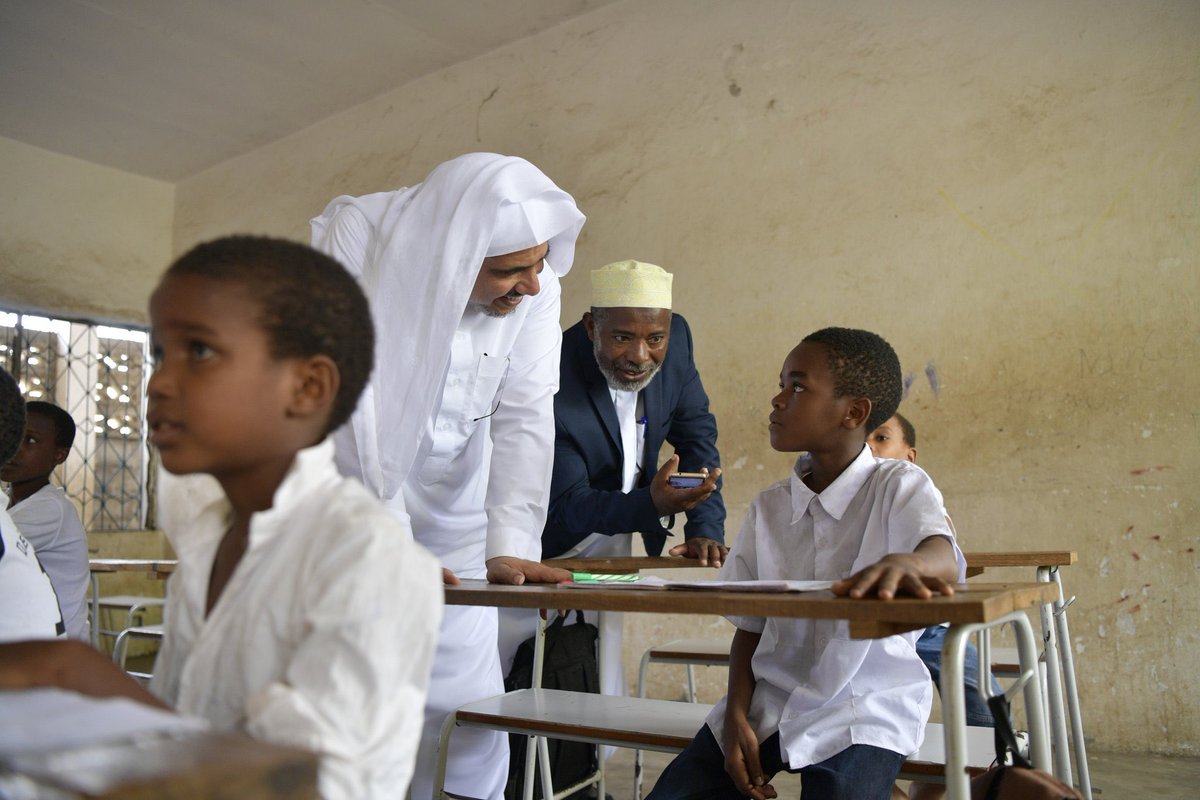 mwlorg_id's tweet photo. Pendidikan adalah kekebalan bagi individu, kebangkitan bagi masyarakat & alat untuk perdamaian & kemakmuran global.
#LigaMuslimDunia menerapkan berbagai program pendidikan yang bermanfaat bagi puluhan ribu siswa di seluruh dunia, berkoordinasi langsung dengan pemerintah & organisasi regional dan internasional.