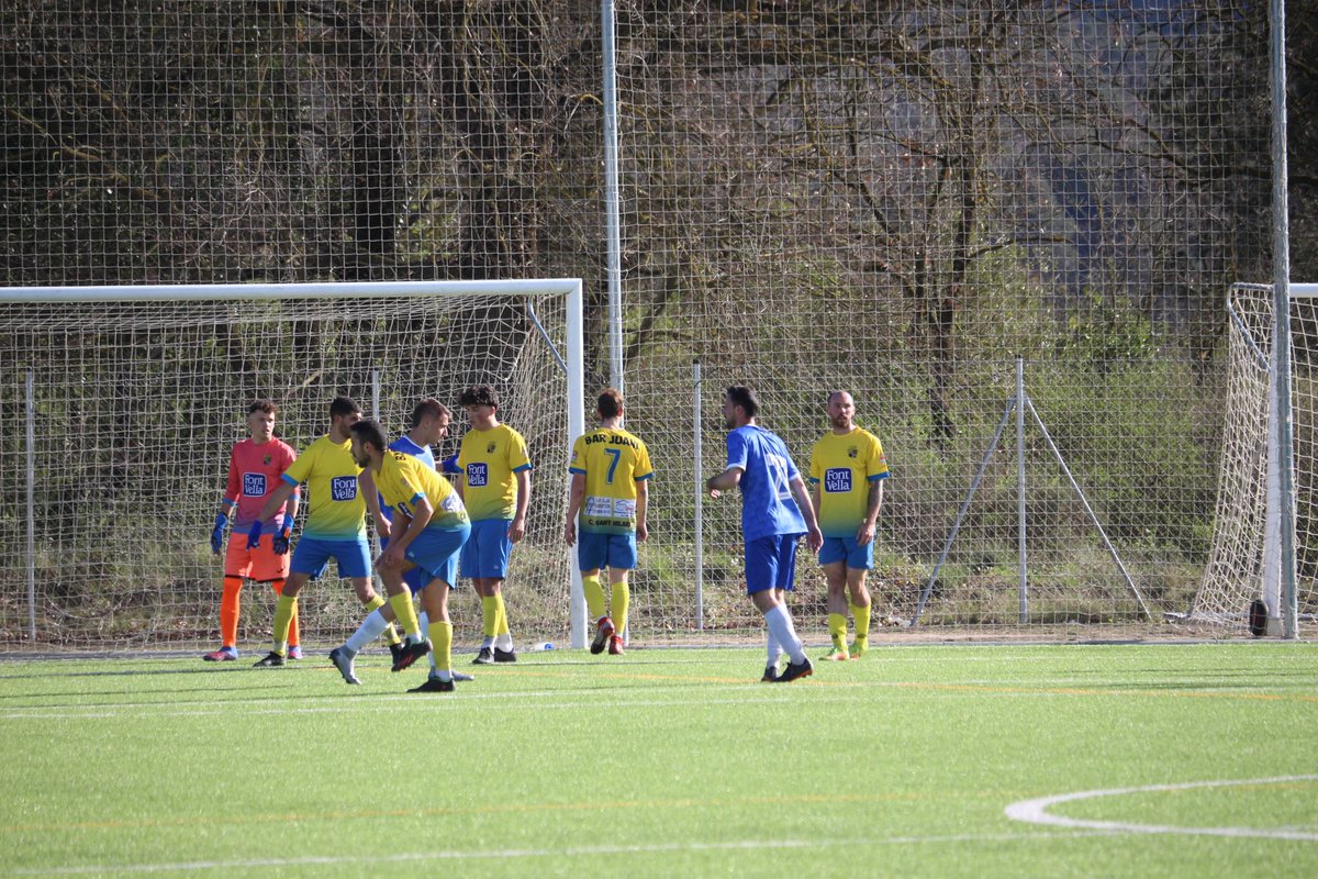 CFCastelltersol's tweet photo. Des del @cfcastelltersol volem felicitar al @cesanthilari  per el campionat de lliga de #4CAT4!

Molta sort la temporada que ve a 3a Catalana!⚽️🤝🦉 https://t.co/d2auMoWHUb