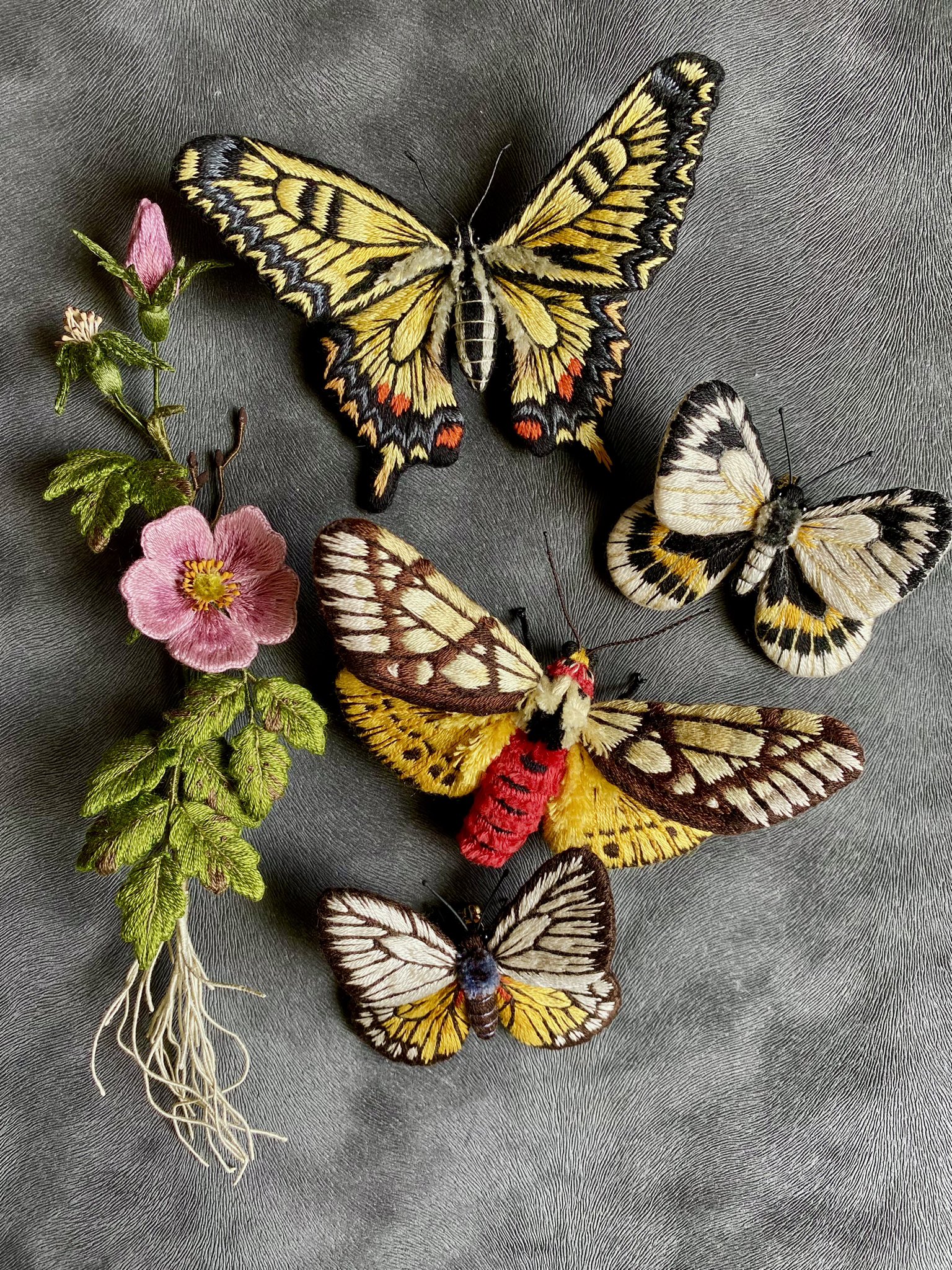 立体絵画の「一輪の薔薇と、近寄る昆虫」 立体絵画の「一輪の薔薇と、近寄る昆虫」 - メルカリ