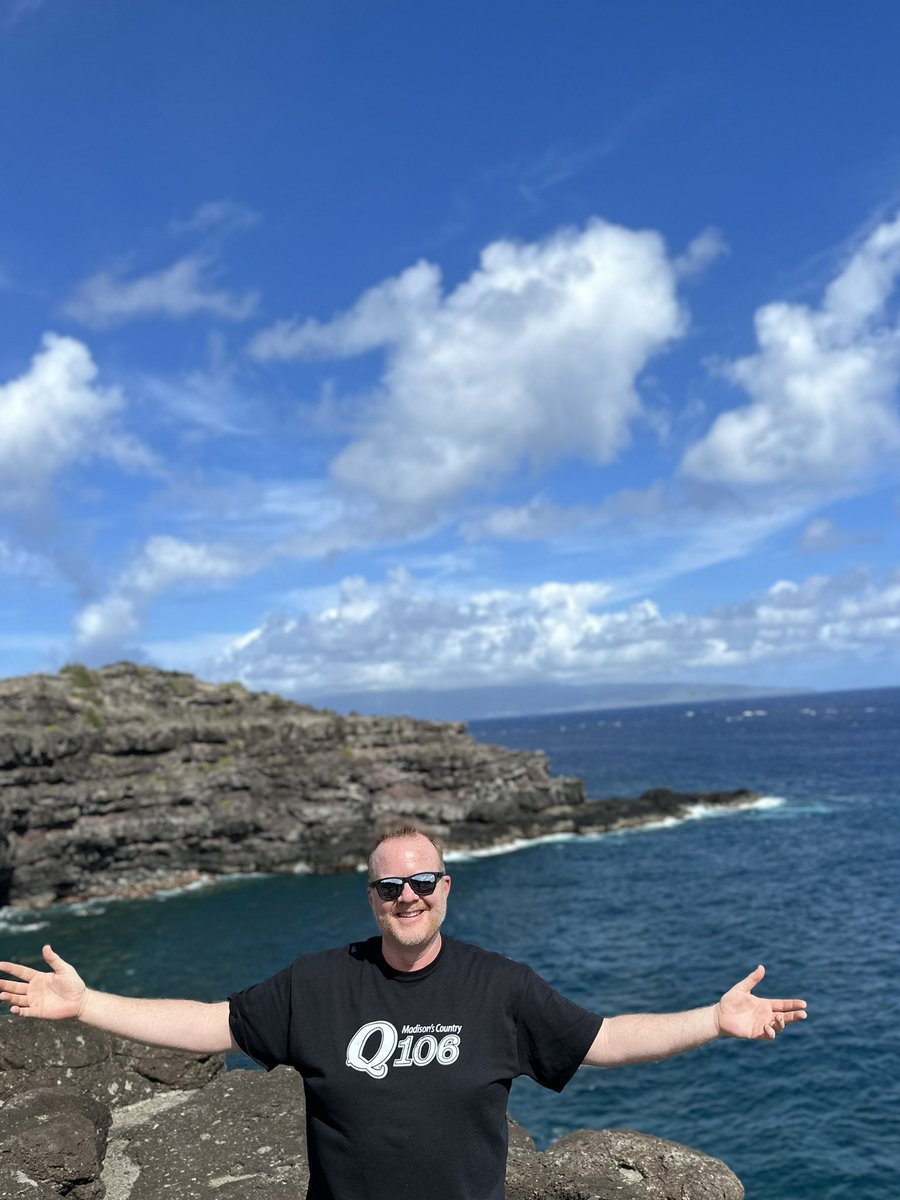 fishmornings's tweet photo. Happy Mother’s Day to all the mothers out there! Much love and respect! Loved representing #QCountry while in Hawaii. Fun stories to share, and for some reason this photo makes it look like I have incredibly long arms. Lol. #Fishwithfriends #Back #Tomorrow #MondayMotivation https://t.co/0KYh7LLF8J