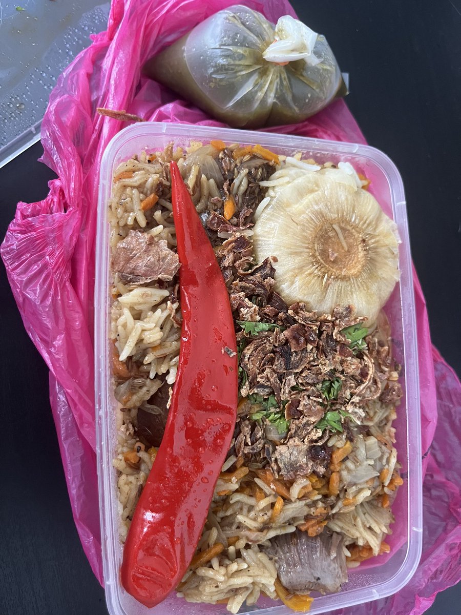 khairizulfadhli's tweet photo. Aku dah try Plov Kambing ni. 

Satu je nak pesan, toksahlah beli. https://t.co/qAUXG1C8Kn