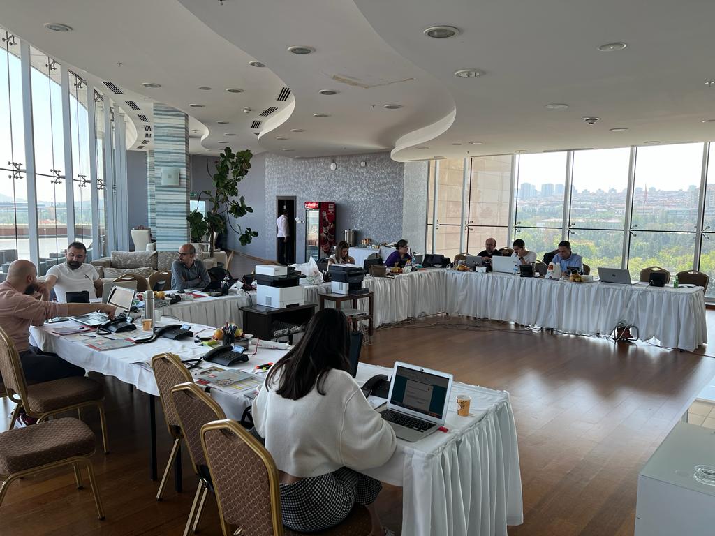 TÜRKİYE BAROLAR BİRLİĞİ SEÇİM GÜVENLİĞİ MERKEZİ’NDE YOĞUN MESAİ 

☎️ TÜRKİYE’NİN HER YERİNDEN: 0312 988 16 70 (10 HAT) 

Seçim Güvenliği Merkezimiz saat 06.30’da mesaiye başladı. Yurttaşlarımızdan ve müşahitlerden gelen yoğun başvurulara, seçim Hukuku konusunda uzman