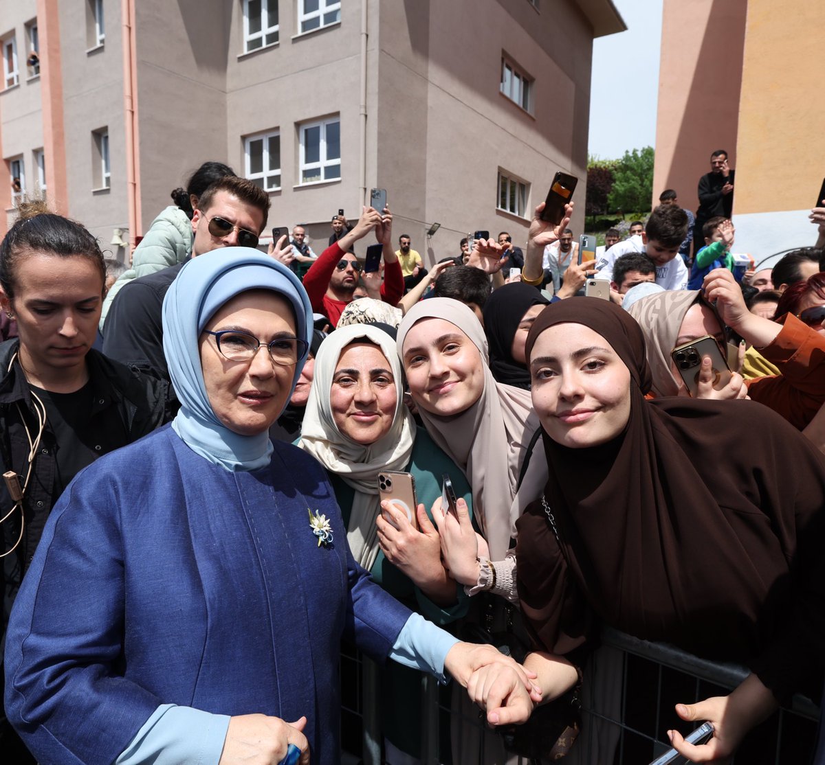 Oyumuzu sevgili torunumuzla beraber kullandık. 😊 

2023 Cumhurbaşkanı Seçimi ve 28. Dönem Milletvekili Genel Seçimi’nin ülkemize, milletimize hayırlı olmasını diliyor, oy kullanma süresince emek veren tüm sandık görevlilerimize kolaylıklar diliyorum.