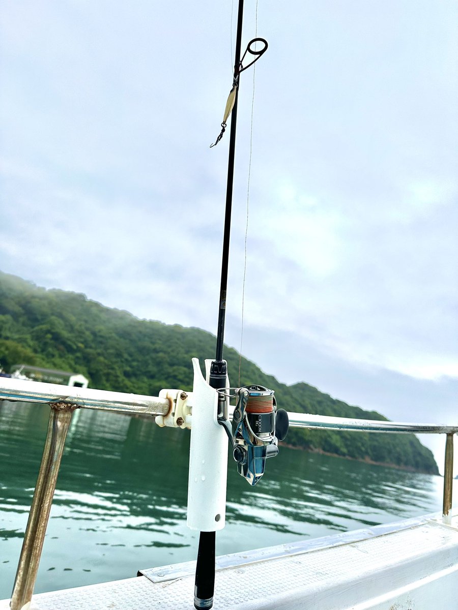 fishing_kasumin's tweet photo. 本日のSLJ🎣
スタッフの原くんと遊英丸へ⚓️

酔って５回撒き餌をしましたwww
何度か外に出て頑張ろうと思ったけど
復活出来ず…無念😭

アネロンちゃんと持ってきたのに
行方不明になってしまったのです💊w

原くんは初のSLJ✨️

ポンコツかすみんに
オオモンハタをお裾分けしてくれました🥹🐟 https://t.co/XZb5RjnR92