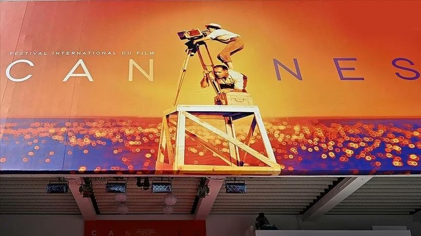 TimesofTurkiye's tweet photo. 📍Fransa'da 76. Cannes Film Festivali'nin düzenleneceği bölgede gösteri yasağı getirildi.

📍16 Mayıs'tan 28 Mayıs sabah 06.00'ya kadar festivalin yapılacağı alanda gösteri düzenlemenin yasaklandığı kaydedildi.

📍Festival ise 16 Mayıs-27 Mayıs'ta düzenlenecek. https://t.co/G7vrmSUP1c