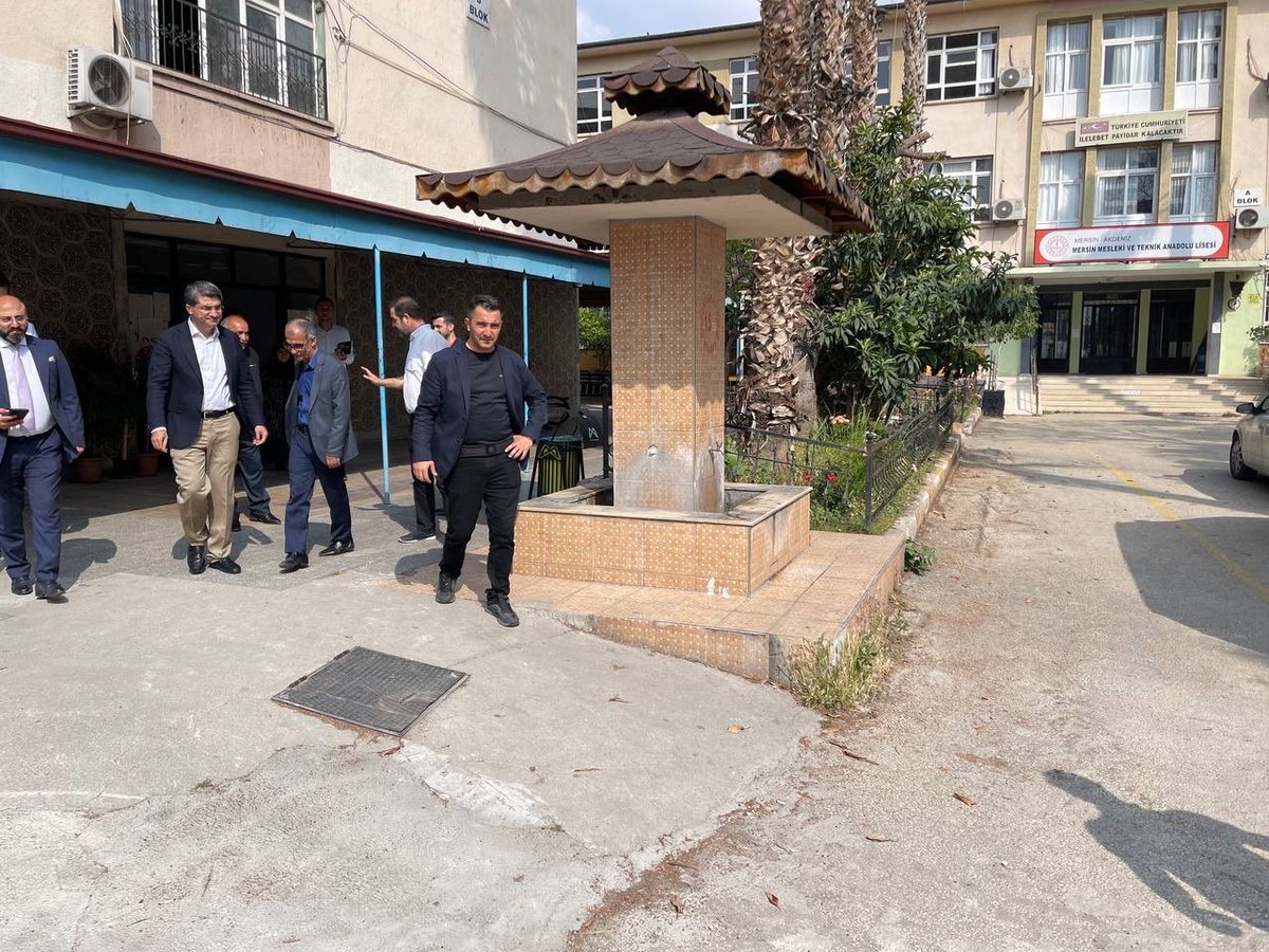 Mersin Mesleki ve Teknik Anadolu Lisesi sandıklarını ziyaretimizde Chp Akdeniz ilçe başkanımız Sn. Semih Palamut ile karşılaştık. Başkanımız ile kısa bir sohbetin ardından vatandaşlarımız ve görevlilerimiz ile bir araya geldik. Herkes çok umutlu ve heyecanlı.⁦<a href="/emin_ekmen/">Mehmet Emin Ekmen</a>⁩
