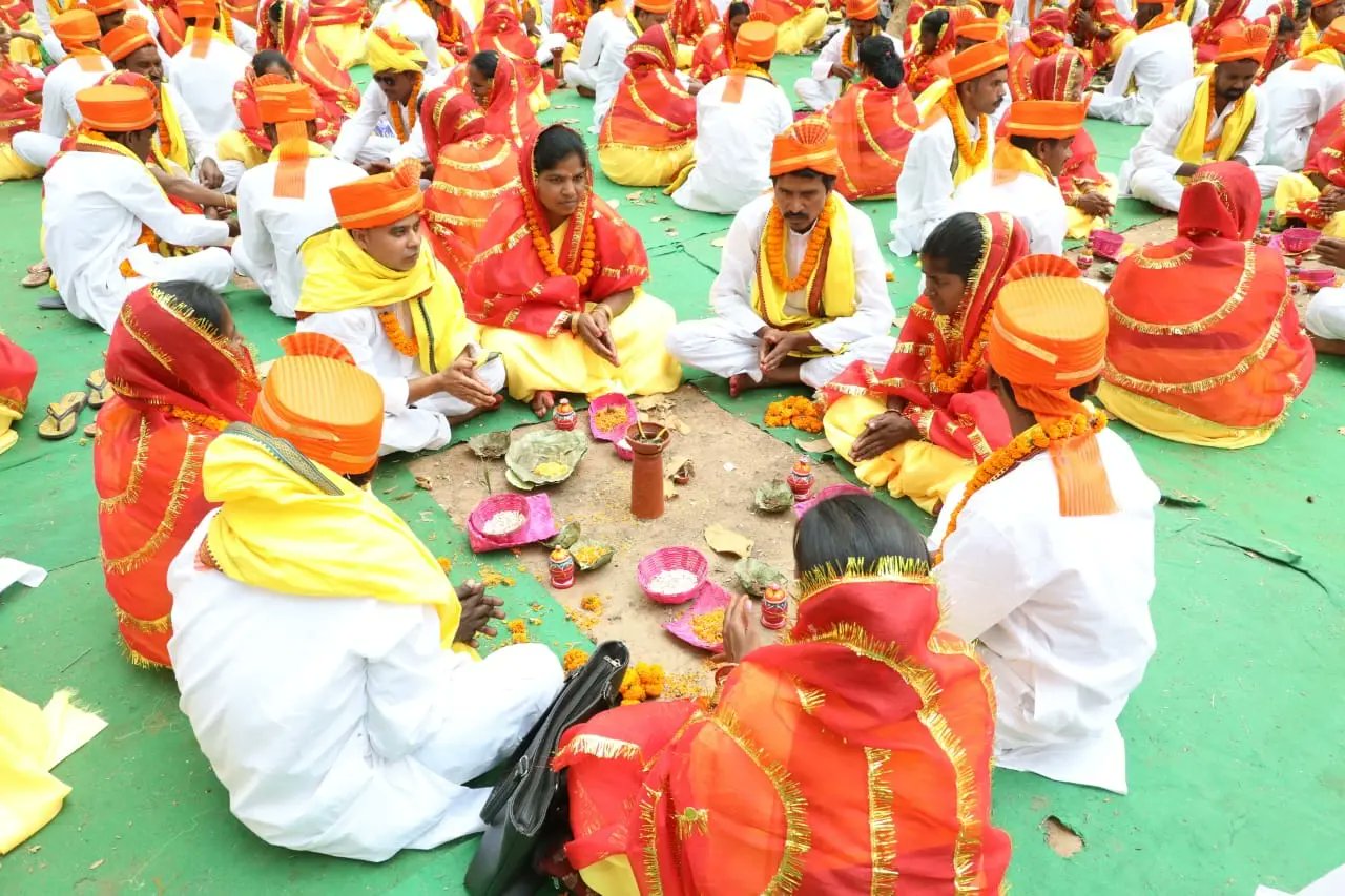 खूंटी में ढुकू प्रथा में सालों से साथ रह रहे 501 जोड़े की हुई शादी, देखें PHOTO-Marriage of 501 couples living together for years in Dhuku tradition in Khunti, see photo