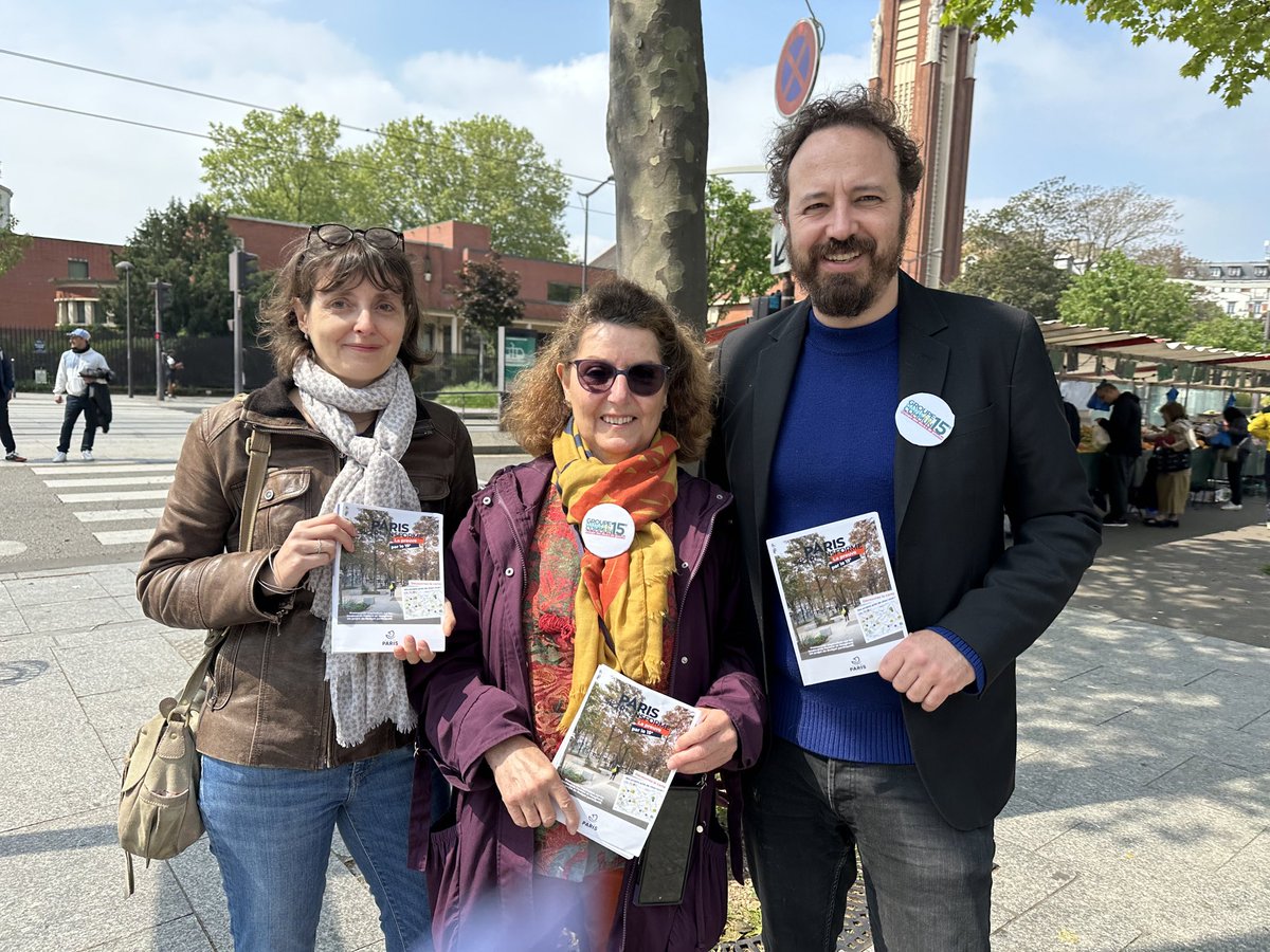 Grâce à l'action de la Ville de @Paris, le 15e se transforme ! 

Ce week-end, les élues et élus de gauche du @groupePEC15e étaient sur les marchés de #paris15 pour présenter les réalisations depuis 2020 et les grands projets à venir ! 

#ParisSeTransforme