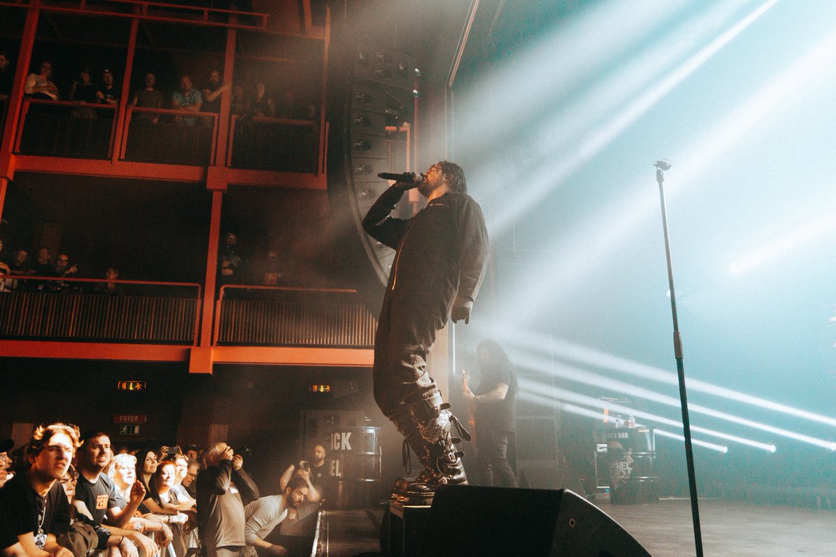 stubru's tweet photo. Channel Zero speelde 3 uitverkochte AB-shows om hun 30-jarig bestaan te vieren. Luisteraar Kelly was erbij: "Een perfect opgebouwd concert vol vertederende en vocaal sterke momenten. In één zin: een stevige dirty thirty voor Channel Zero helemaal zoals het een metalband betaamt!" https://t.co/4sMmUSR42f