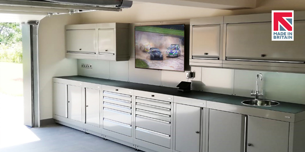 CLUTTER FREE!! 👌✨🏠 Give your garage real #kerbappeal with a Dura make-over! Award-winning garage furniture made in the UK.
Visit duragarages.com/galleries.php to browse our galleries and download a brochure.
.
#duragarages #cabinets #storageideas #garagefurniture #declutter #garages