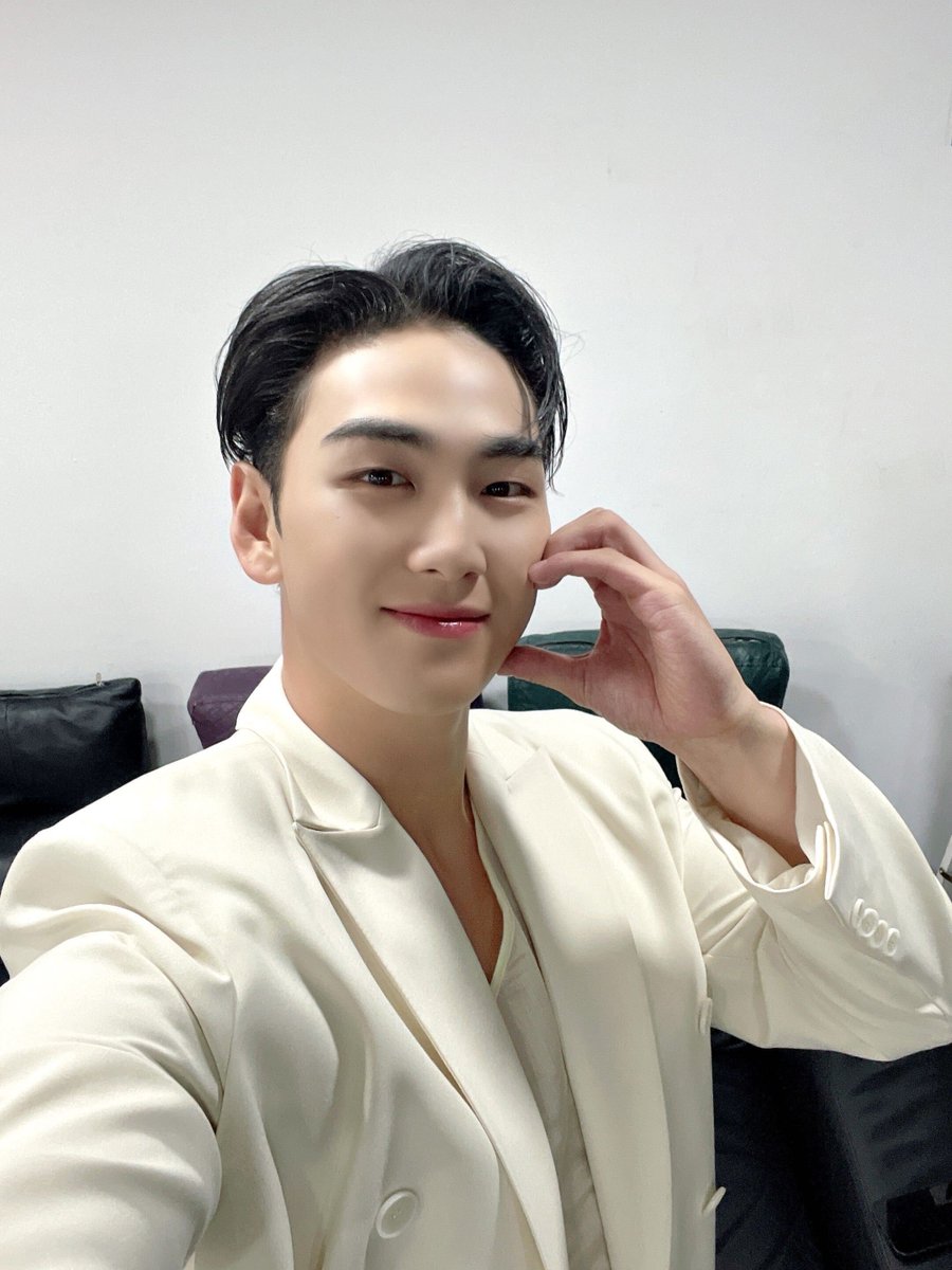 백호(BAEKHO) tweet media