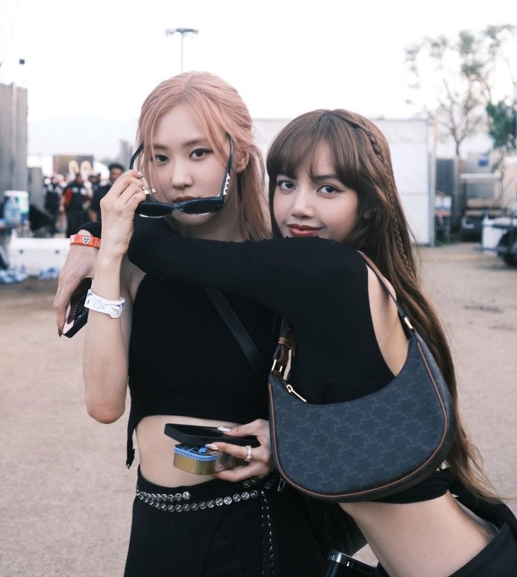 jpgbangpink's tweet photo. cute maknaes <3 https://t.co/5e7tcIFD7h