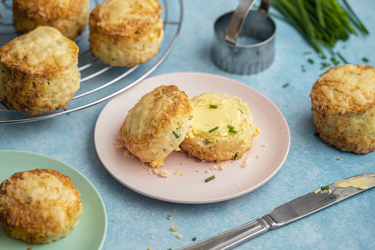 ULTIMATE gluten-free cheese scones 😍 It's almost 9 years since I first posted this one and being such a hit, I put the recipe in my first book on page 186 too!

RECIPE: glutenfreecuppatea.co.uk/2014/08/25/rec…