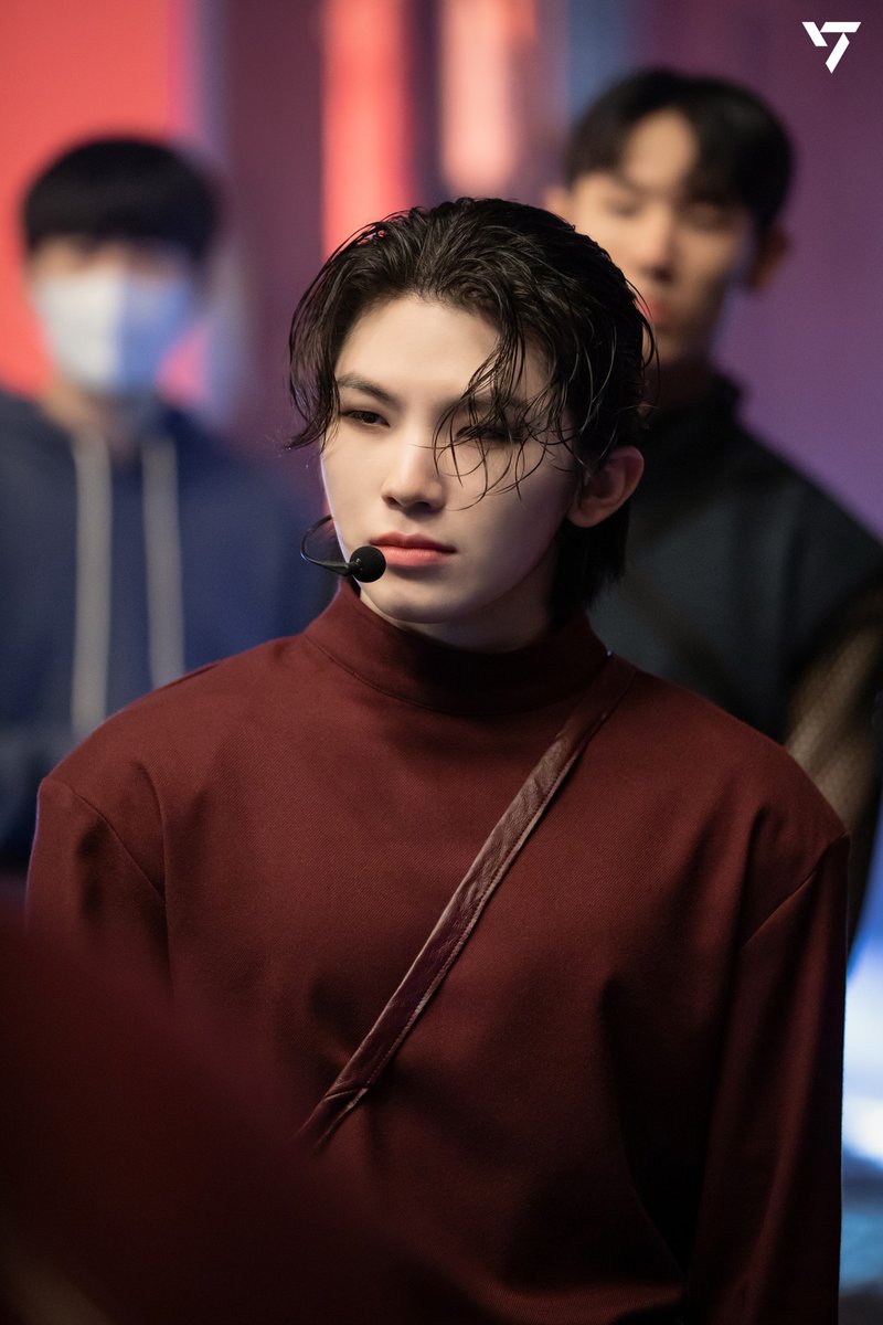 Woozi Super MTV behind