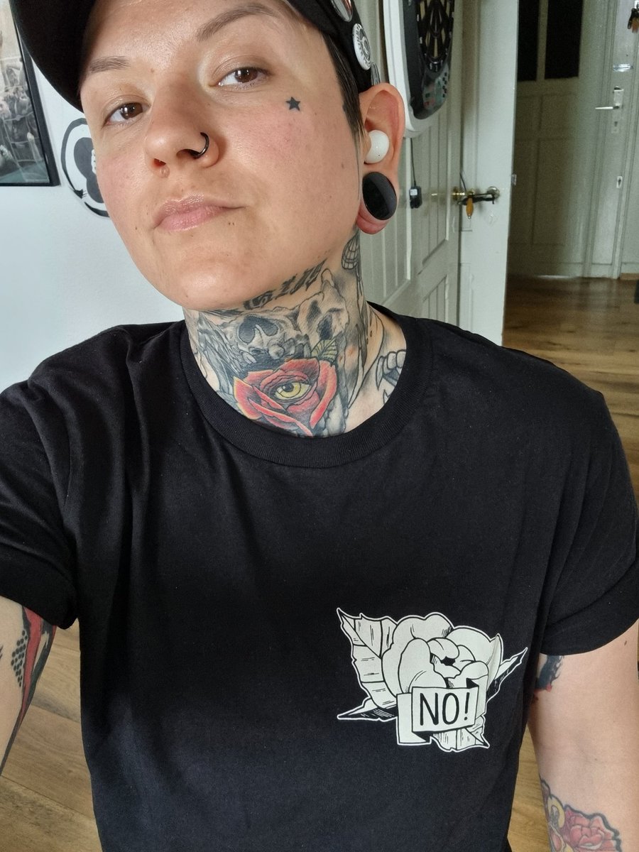 "No" is a full sentence.

Design by @toni_tinte