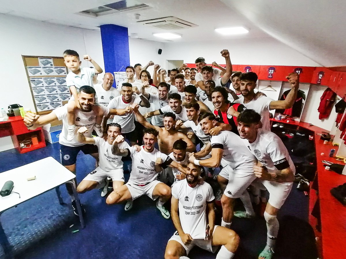 CDExt1924's tweet photo. 🔙 𝗣𝗿𝗲𝘀𝘀 [𝗘𝗦𝗖] 𝘁𝗼 𝗴𝗼 𝗯𝗮𝗰𝗸.

🥲 Hoy se cumple una semana de uno de los mejores momentos de la temporada.

🖐️ ¡Que levante la mano quien quiera volver a vivirlo!

#CDExtremadura #SentimientoInmortal https://t.co/D5f131qwQr