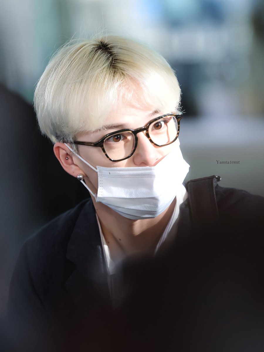 There's something unexplainable when Asahi wears specs🥹