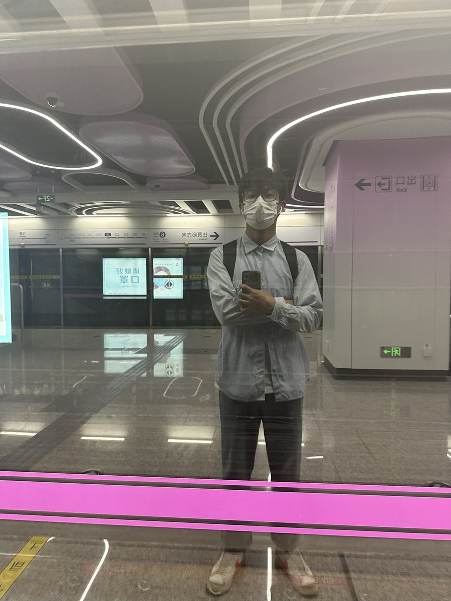 GGGGY01's tweet photo. 你那么喜欢拍照 又喜欢哈哈大笑 你不应该是灰蒙蒙的 你会幸福的 https://t.co/q3LowCmhDF