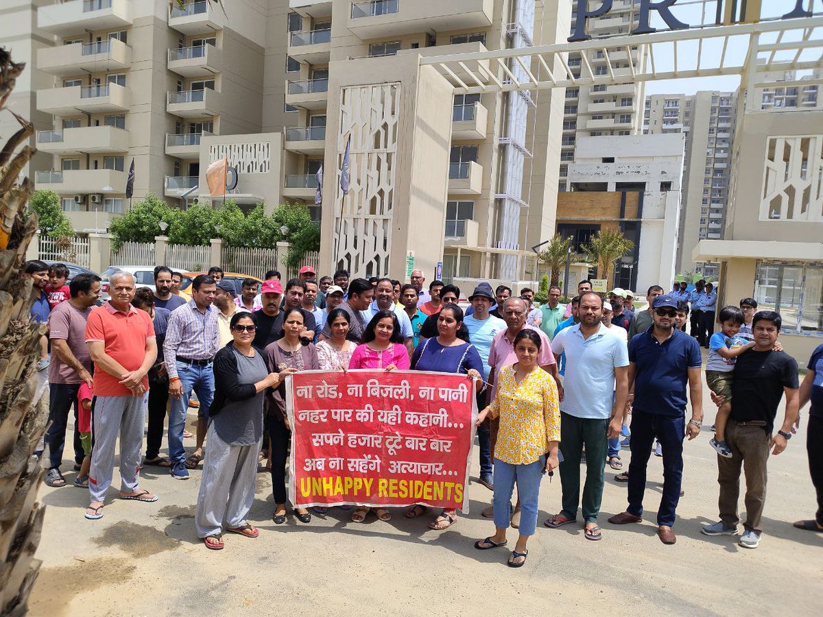 Still fighting for basic needs at Ramprastha city Sector 37D Gurugram where Residents are facing water crisis on daily basis today they have protested for thier rights <a href="/htTweets/">Hindustan Times</a> <a href="/DainikBhaskar/">Dainik Bhaskar</a> <a href="/JagranNews/">Dainik Jagran</a> <a href="/TOIIndiaNews/">TOI India</a> <a href="/rpbreakingnews/">Rajasthan Patrika</a> <a href="/DC_Gurugram/">DC Gurugram</a> <a href="/cmohry/">CMO Haryana</a> <a href="/OfficialGMDA/">GMDA</a> <a href="/PMOIndia/">PMO India</a>