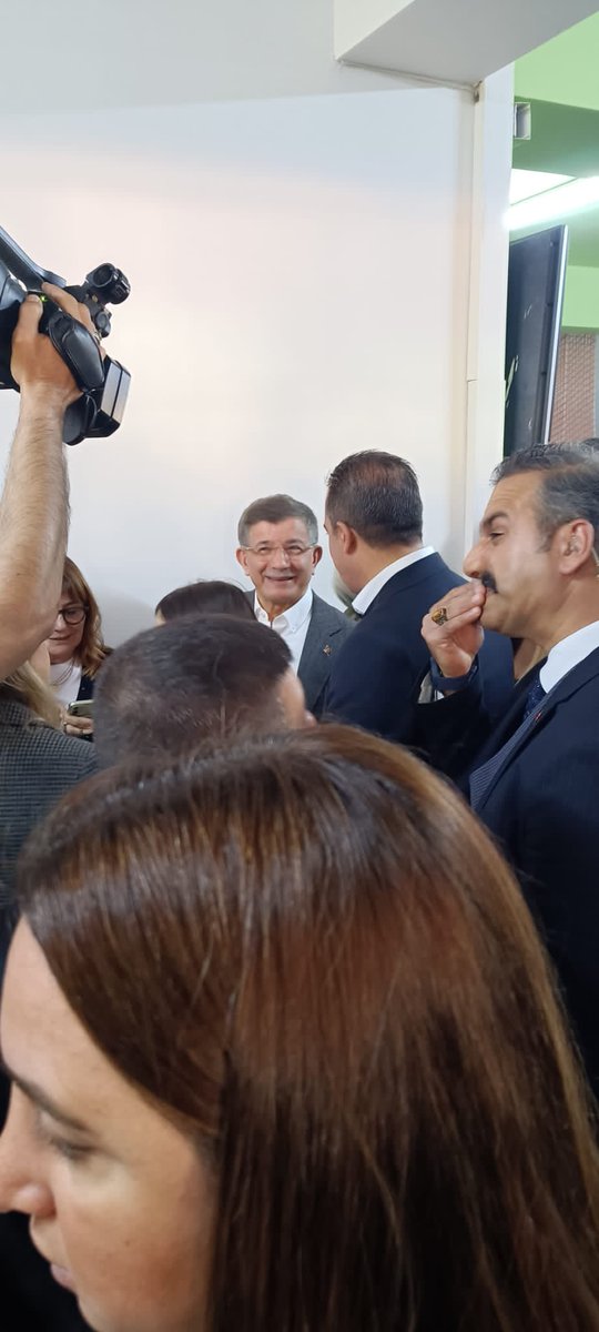 seyitahmetgunn's tweet photo. Oy kullandığı Eyüpsultan Nejat Sabuncu İlköğretim Okulu'nda, Genel Başkanımız Sayın Prof. Dr. Ahmet Davutoğlu ile beraberdik.

Ülkemiz için, milletimiz için birleşe birleşe kazanacağız.
@Ahmet_Davutoglu 
@isamesihsahin 
@fvzdnt https://t.co/i5VAoQ1SCS
