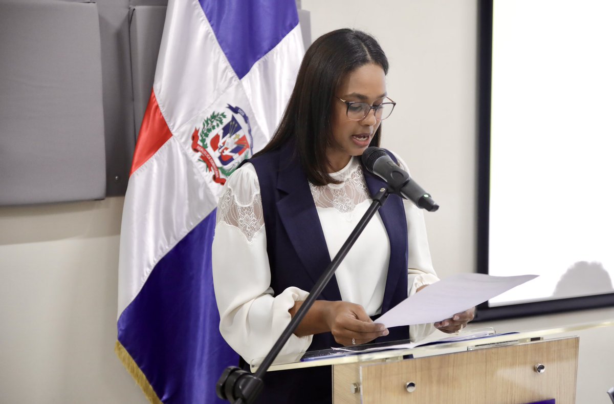 MMariaCabrera's tweet photo. Un honor conducir La Jornada Científica de Enfermería.

Gracias por confiar.

#DíaInternacionaldelaEnfermería #maestradeceremonias #uapa https://t.co/nMfoN3KIcS