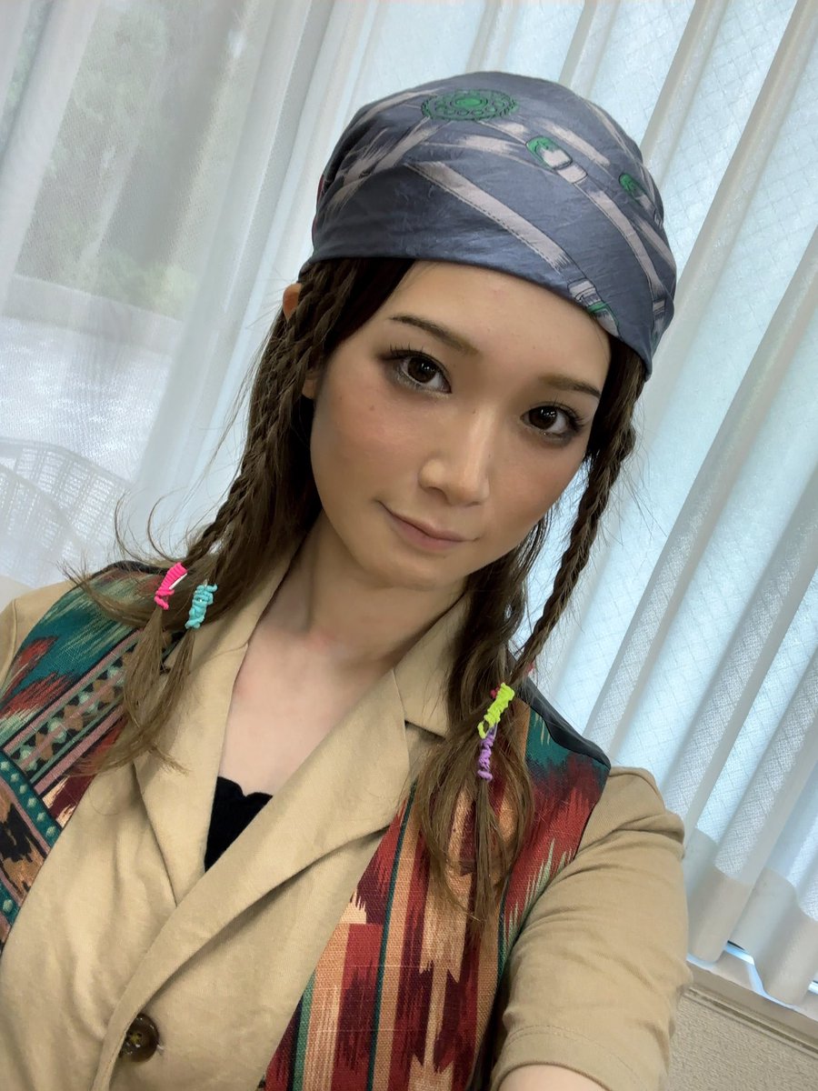yuikogozen's tweet photo. ジョニーデップ見ながらメイクしたけど
私にしかならなかった🥲笑

もおちょいアレンジしてみます。　
本番お楽しみに🤗✨⚔️

舞台『野郎ども！島が見えたぞ！2023』
※私はFチームです

🎫ご予約
https://t.co/1Zo0L6ZRRf

詳細
https://t.co/exjVj5vIsC

チェックしてね🥰

お待ちしております⚔️ https://t.co/EEl9HFZwTn