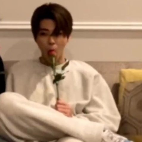 augustIune's tweet photo. THEY SHARE THE SAME BRAINCELLS FR 😭😭😭😭😭 https://t.co/rPuN8JOsqT