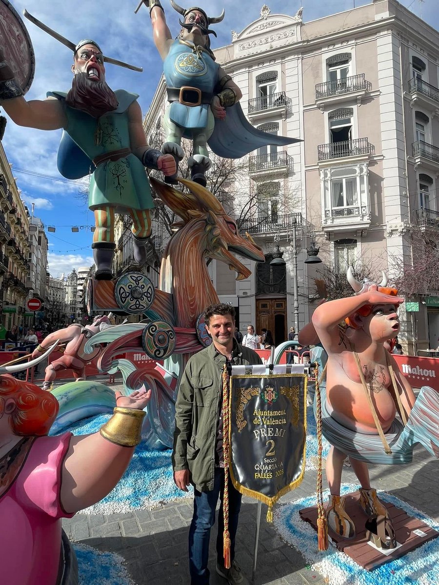 CorredorFalles's tweet photo. Félix Pizcueta renova per 8é any consecutiu👨🏻‍🎨Ferni Llopis per a fer la falla gran i #FitxaFalles👨🏻‍🎨Carlos Herranz que torna, car plantà de 2009 a 2014  a la comissió #EscolaRiberenca #Falles2024 #Eixample #Falles #València #Art #Kunst #искусство #sztuka #múvészet #τέχνη #アート https://t.co/XGGN0G1hgu