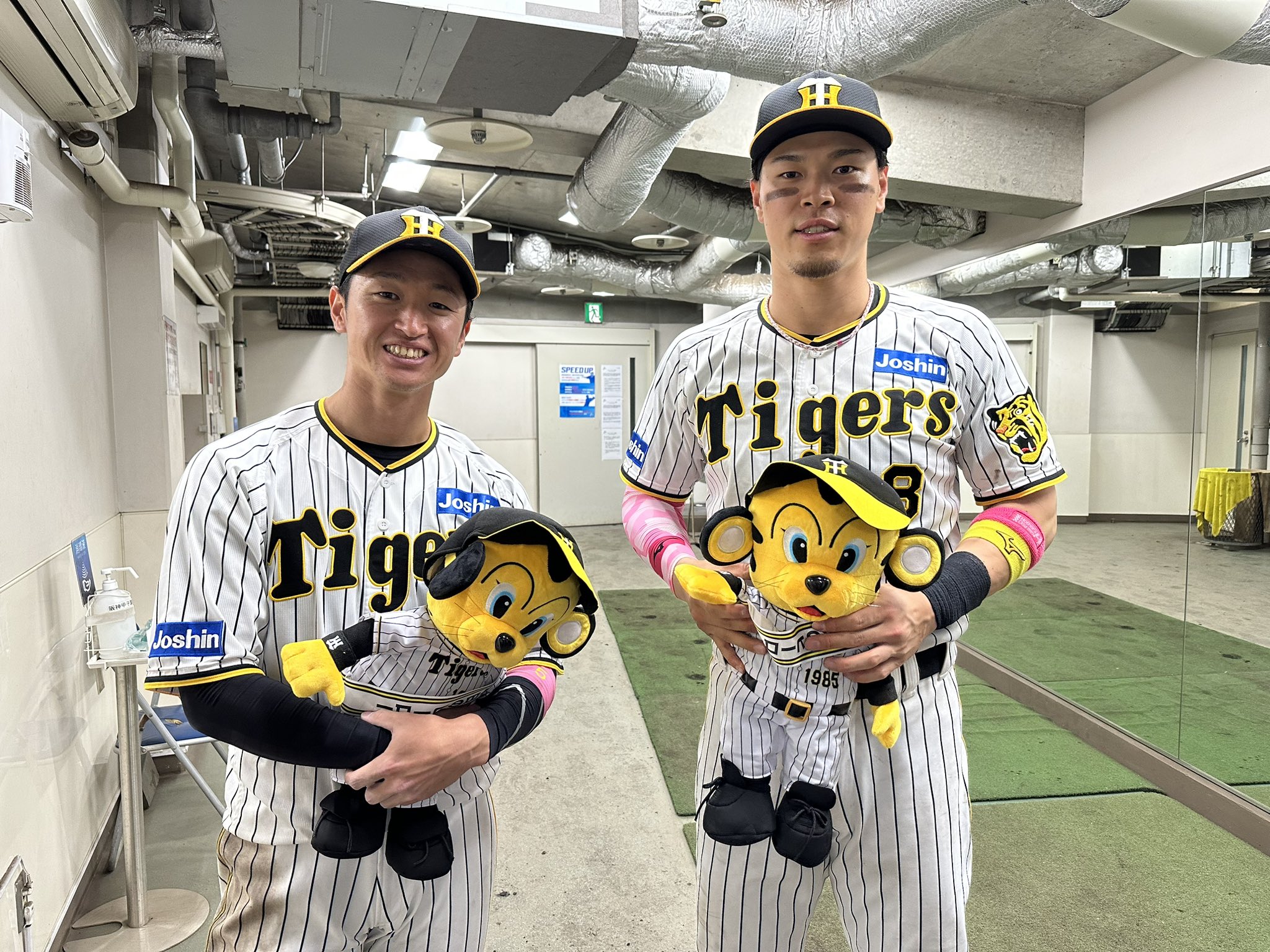 阪神タイガース on X: 阪神タイガース on X: