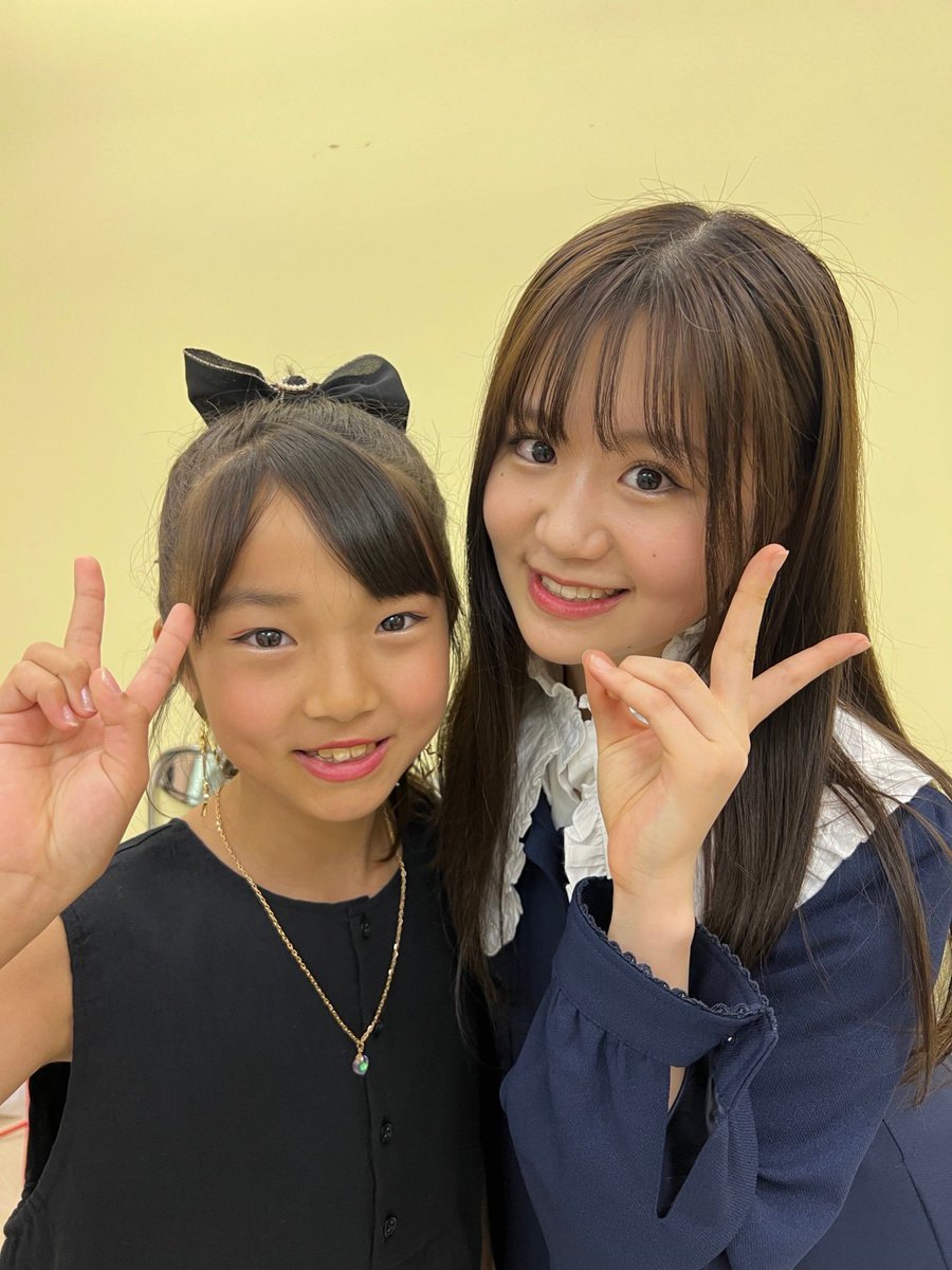 66bab_official's tweet photo. 来てくれたキッズちゃんともお写真撮ったよ💘

最後終わるまで待ってくれて挨拶してくれて感動🥹
プレゼントやお花もありがとう❣️
みんな大好き〜✨これからも頑張ってね🫶

#66bab
#大原一姫
#starwillprojectkids
#藤竹美衣
#結月りおん
#宮古純羽 https://t.co/ekCJZNQUxF