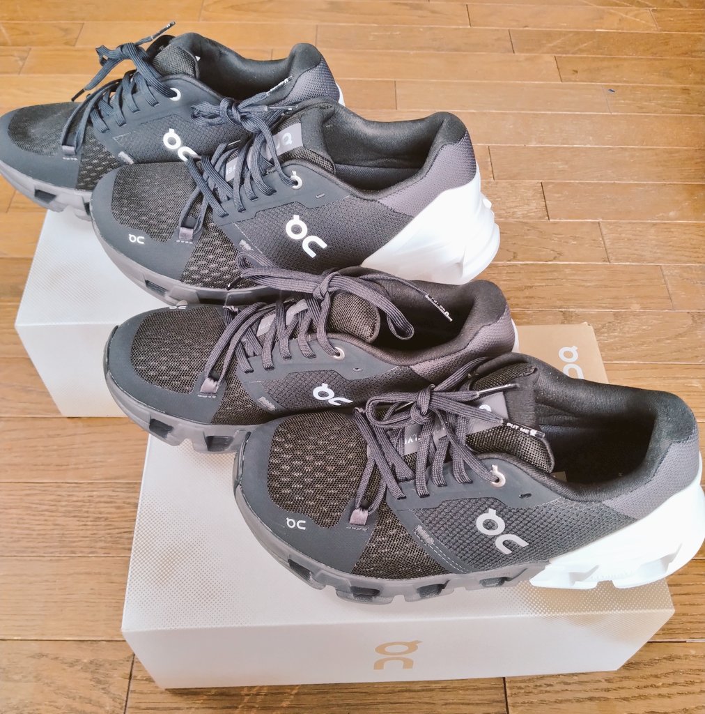 kamui8830's tweet photo. 先日@on_runningさんのシューズが届いてました…😅
ウォーキングから普段履きでも歩き易いですねぇ〜👟
#Cloudflyer4 https://t.co/Mt0b9WwWjv