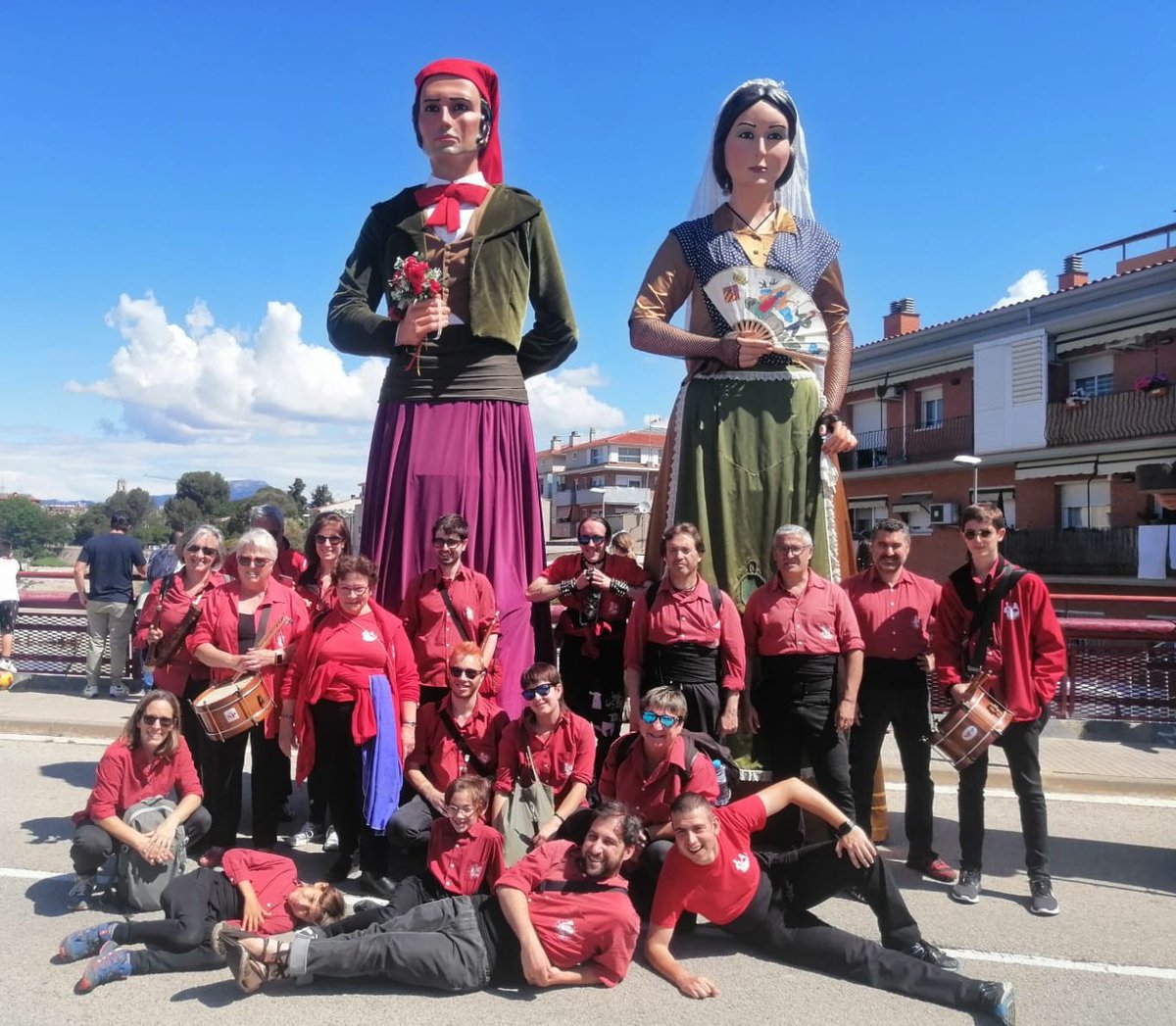 gegantsstcugat's tweet photo. Els @gegantslesfonts són molt BONA GENT 😍
Gràcies per convidar-nos a la vostra trobada ❤️
#GegantsSantCugat2023 
#SantCugat 
#gegants #gegantes #gegantscatalans https://t.co/y5PG7axC9W