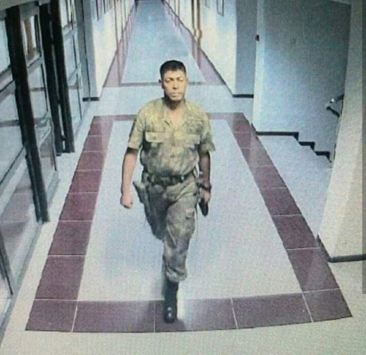 Şahadete başi dik yürüyen komutanım bizde teslim etmeyeceğiz bu ülkeyi