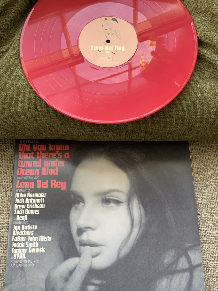 ariipopz's tweet photo. Vinyl haul from yesterday 🩷 https://t.co/F8WMSJplCI