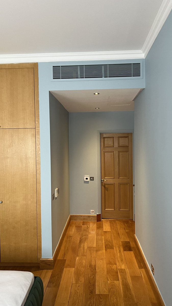 BespokeDecorUK's tweet photo. Room painted in @FarrowandBall  colour called Haze California Collection #bespokedecorukltd #londonpainter #karoldoba #paintingoftheday #beforeandafter @tesaUK_tape @ToupretUK https://t.co/IQSbyGv36E