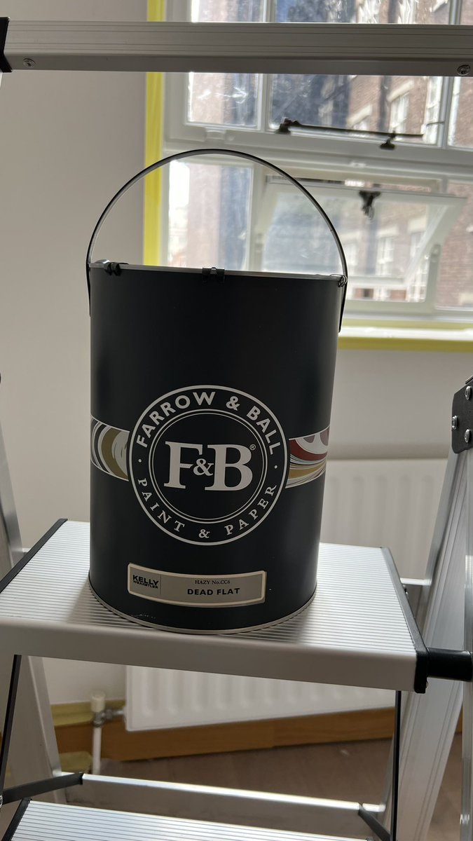 BespokeDecorUK's tweet photo. Room painted in @FarrowandBall  colour called Haze California Collection #bespokedecorukltd #londonpainter #karoldoba #paintingoftheday #beforeandafter @tesaUK_tape @ToupretUK https://t.co/IQSbyGv36E