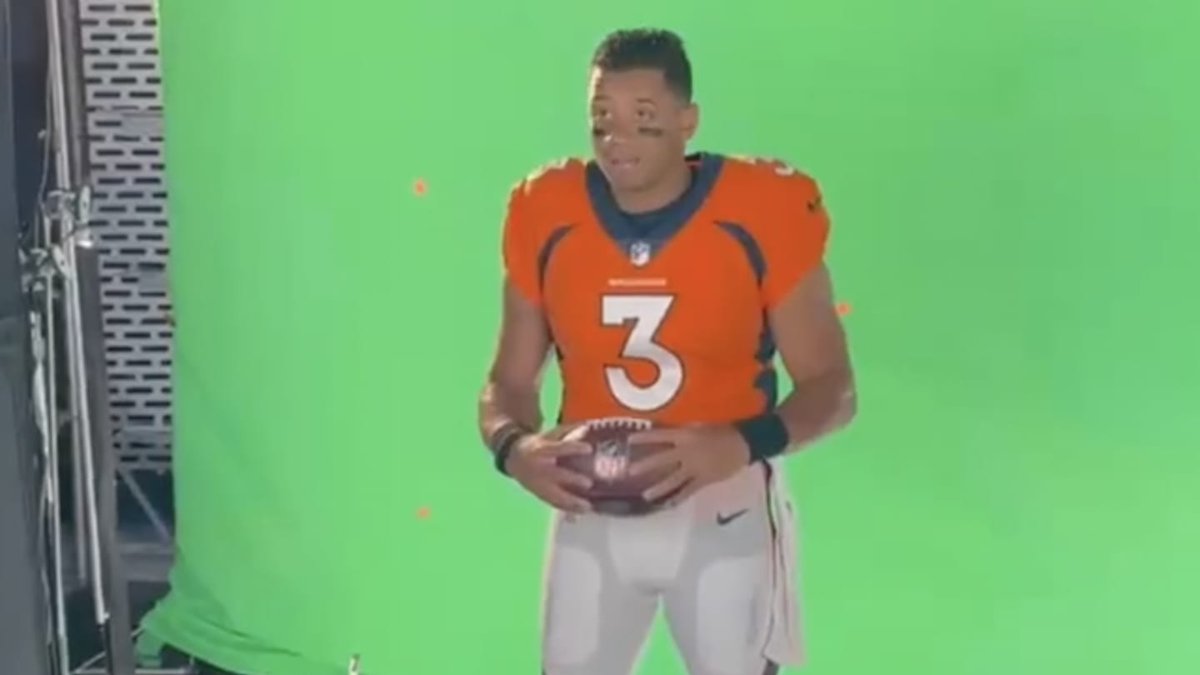 JoRo_NFL's tweet photo. "How loyal are you" https://t.co/3iVJFf1F1Q