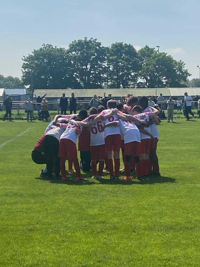 JohnS_nw10's tweet photo. Massive congratulations to @BorehamwoodYFC U12 Knights , @Nathanhickey26 @no1capone and Perry on winning the cup this morning . Fantastic achievement @WFLTracy https://t.co/QqrG6W6f7Q