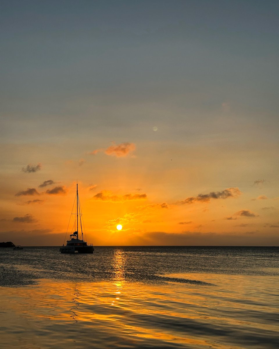 Are you a sunset or sunrise fan?
The beauty of Caribbean life is always ending the day with amazing views like this!
From luxury villas to private islands we can make your property/vacation dreams a reality!
#CaribbeanRealEstate #Realtor #Paradise #LuxuryProperty #LuxuryRental