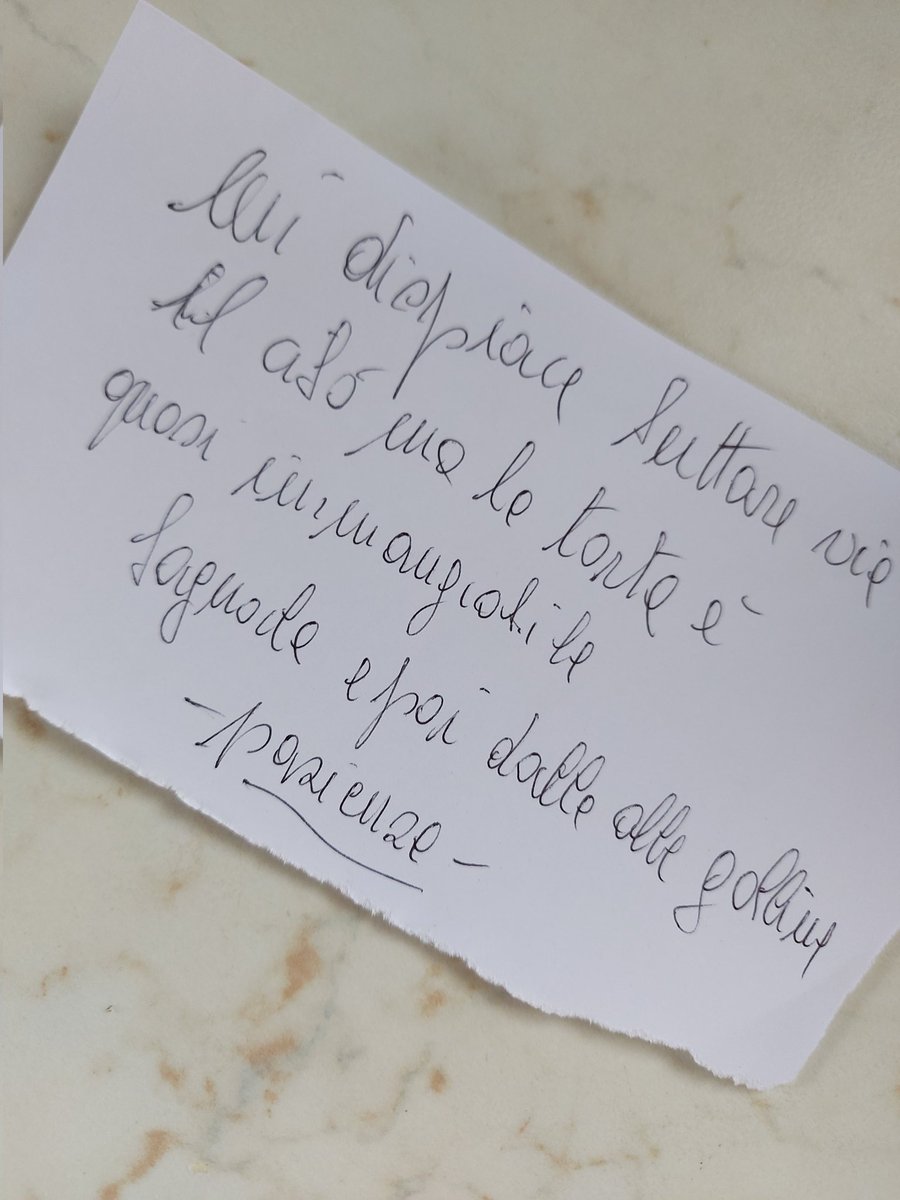 .la mia mamma è alternativa: la sua messaggistica viaggia ancora con carta e penna. 

#FestaDellaMamma #sìtivogliobeneancheio