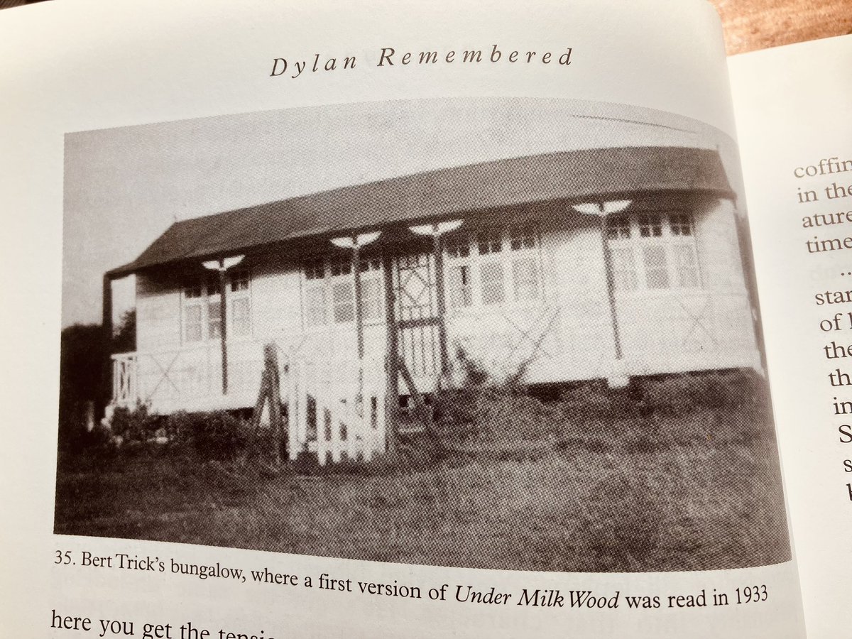 PierreDonahue's tweet image. Dylan Thomas first read an embryonic Under Milk Wood to his friend the socialist greengrocer Bert Trick in his Caswell bungalow in 1933. 90 years later I now live but a few doors away…#DylanDay
