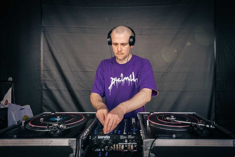 WAXDJs's tweet photo. #ARollerSkatingJamNamedStroud… Friday 9th June @StroudBrewery with live DJs spinnin’ all vinyl sets from 7pm - 11pm! WAX resident @DeeJayFade will be dropping Hip Hop, Funk &amp; Boogie classics on wax alongside DJ Darius (Crooked Stylus) who’ll be spinnin’ Funk, Disco &amp; House! https://t.co/bLZopVmwUj