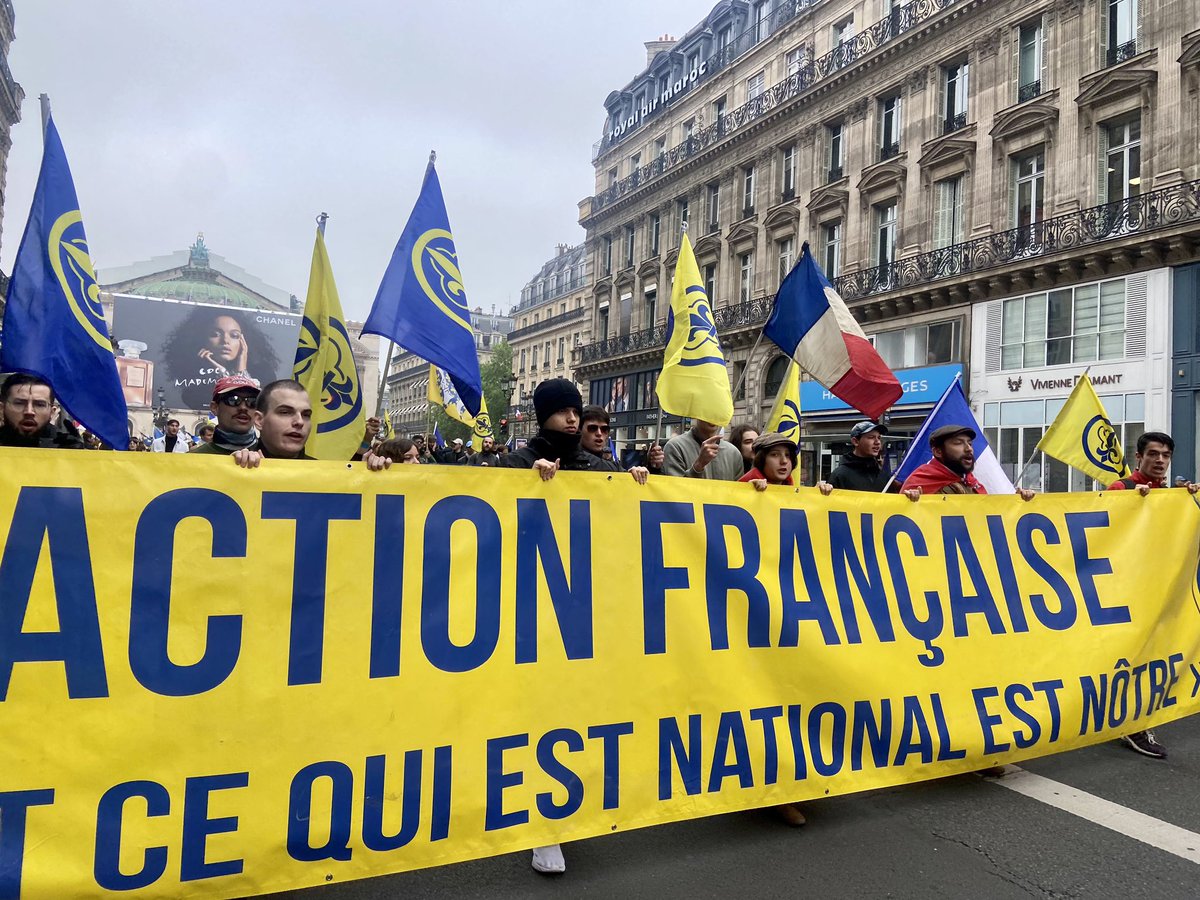 actionfrancaise's tweet image. ⚜️Victoire !🇫🇷

Nous étions près de 2000 patriotes à honorer Jeanne d’Arc aujourd’hui.
Cette manifestation s’est déroulée dans le calme et la dignité jusqu’à ce que la préfecture de police, qui semble avoir mal digéré la perte des procédures, s’oppose à notre rassemblement, qui…